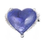 Bague cabochon avec coeur de tanzanite et entourage de diamants...