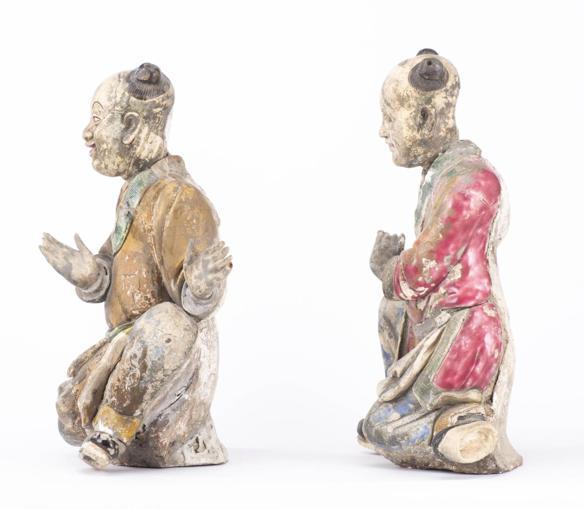 CHINA : Pair of Chinese painted stucco boys, Kangxi period - Image 2 of 12