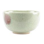 CHINE, Bol en porcelaine de Chine &amp;agrave; couverte c&amp;eacute;ladon craquel&amp;eacute;, Epoq