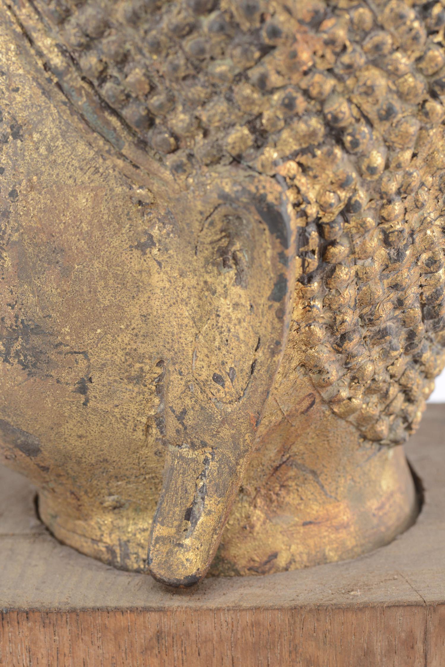 THA&amp;Ouml;LANDE, Paire de t&amp;ecirc;tes de Bouddha en bronze laqu&amp;eacute; dor&amp;eacute;, - Image 8 of 9
