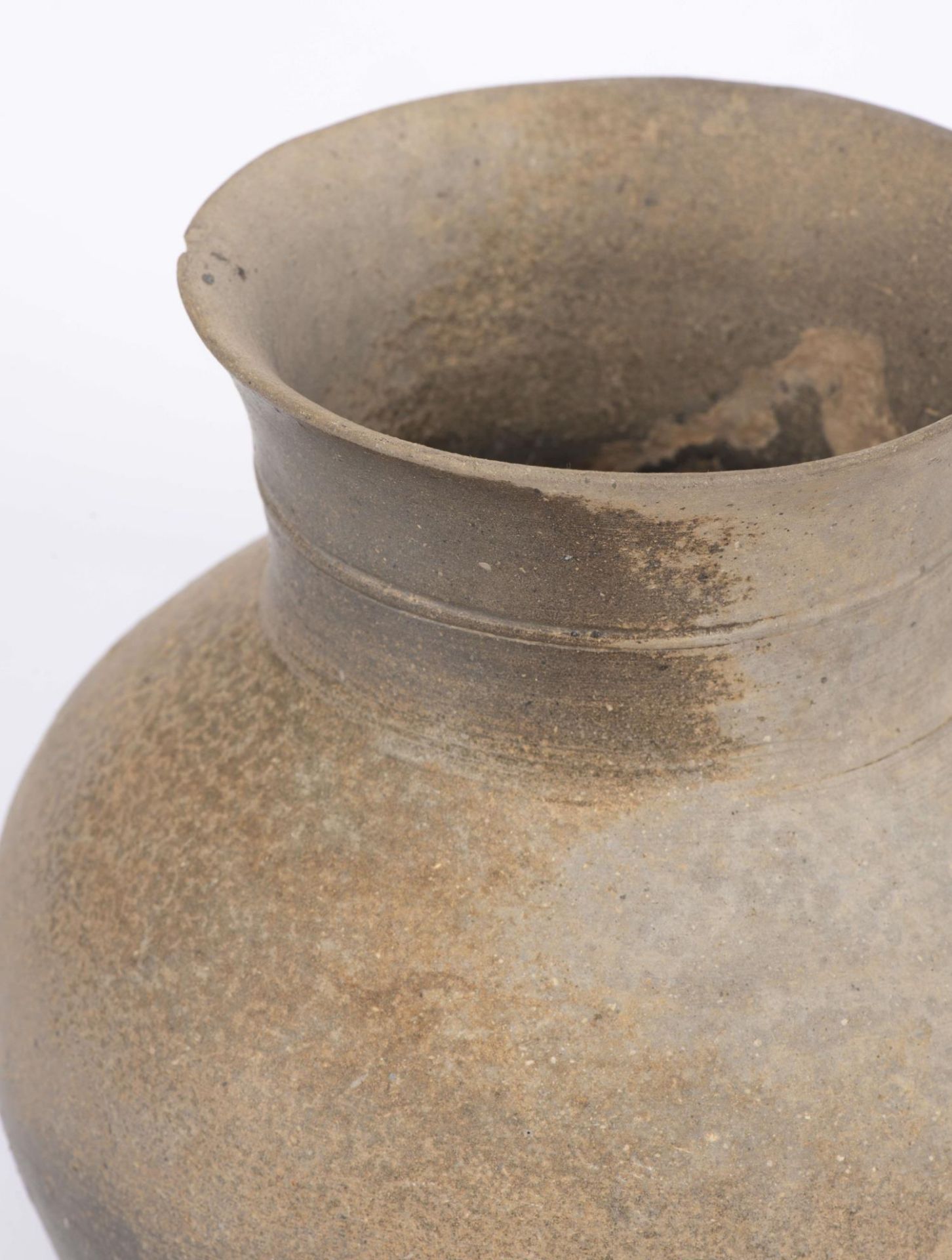 COREE, Vase boule en gr&amp;egrave;s, gla&amp;ccedil;ure &amp;agrave; l'oxyde de fer, Epoque Silla, - Image 3 of 4