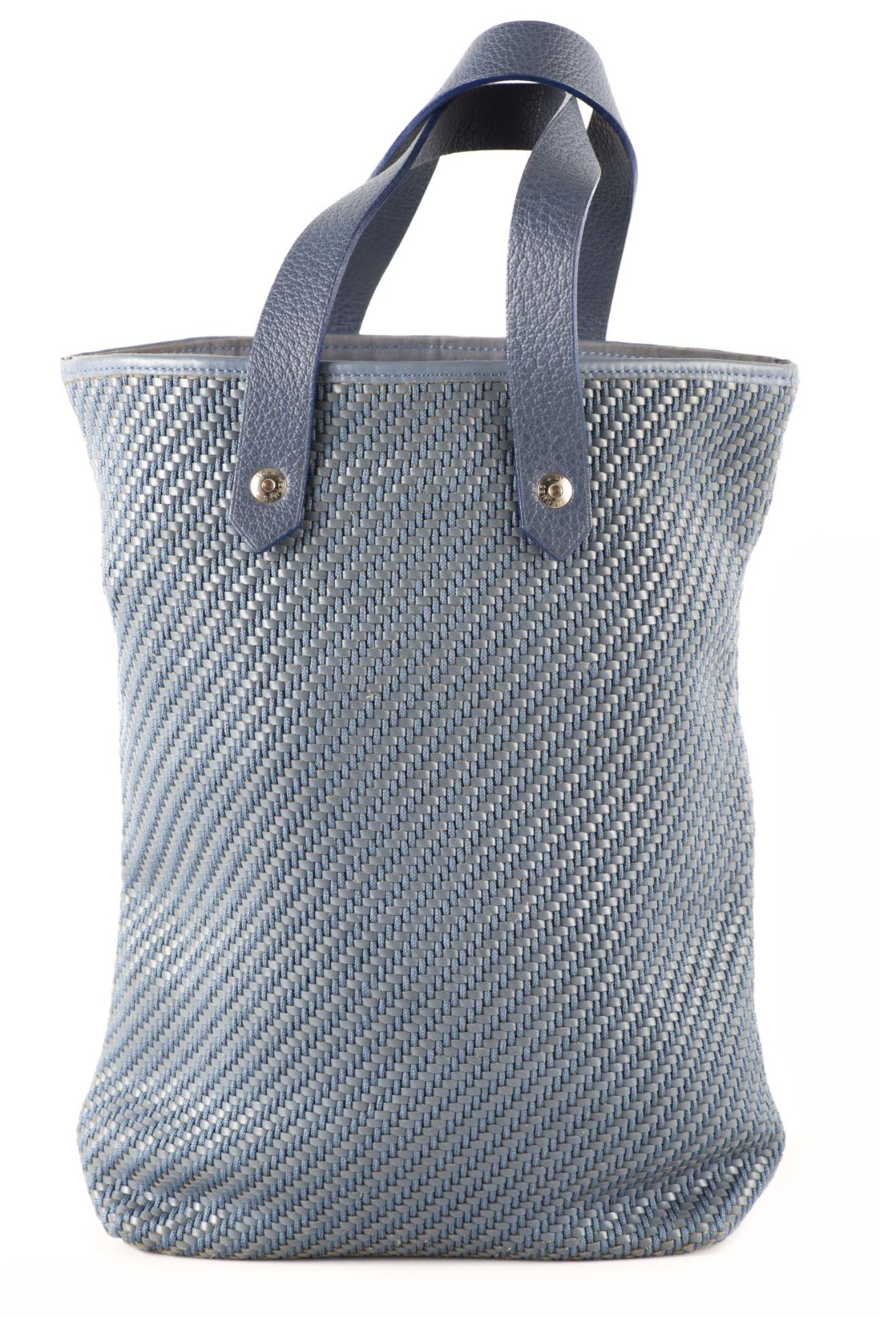 HERMES, Sac en cuir tressé bleu...