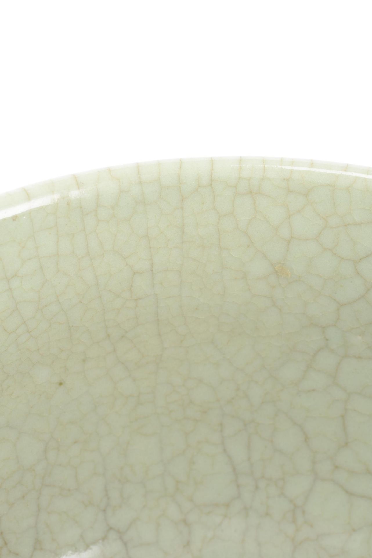 CHINE, Bol en porcelaine de Chine &amp;agrave; couverte c&amp;eacute;ladon craquel&amp;eacute;, Epoq - Image 5 of 7