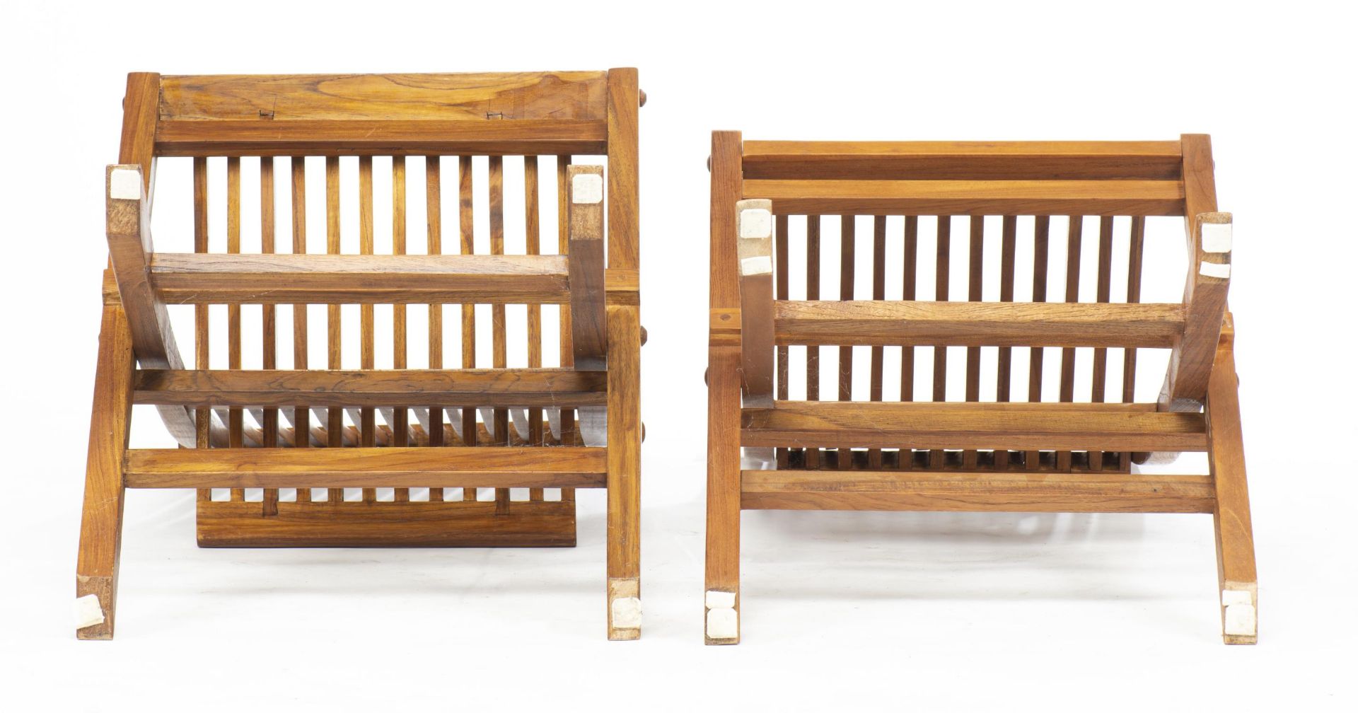 Travail scandinave, Paire de chaises pliables en bois exotique... - Image 3 of 8