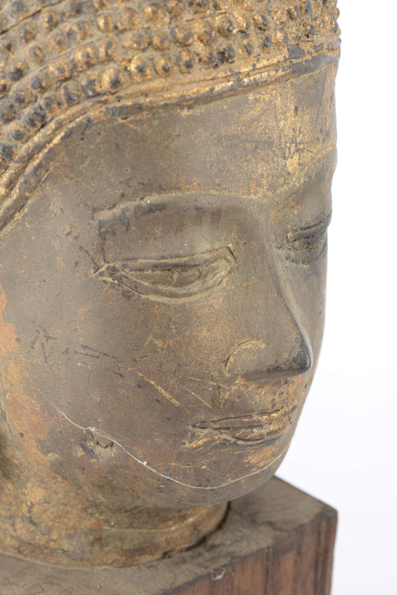 THA&amp;Ouml;LANDE, Paire de t&amp;ecirc;tes de Bouddha en bronze laqu&amp;eacute; dor&amp;eacute;, - Image 6 of 9