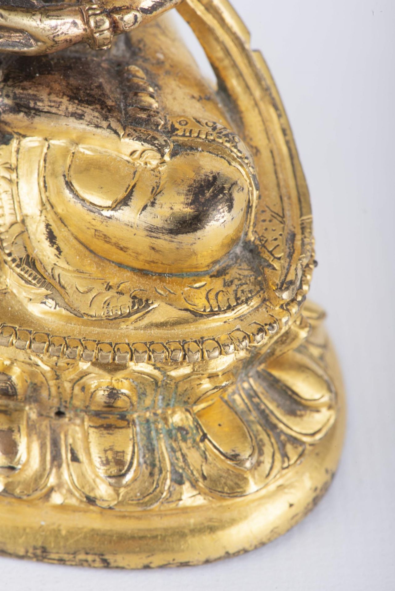 CHINE, Bouddha Amitayus en bronze doré d'époque Qianlong... - Image 8 of 9