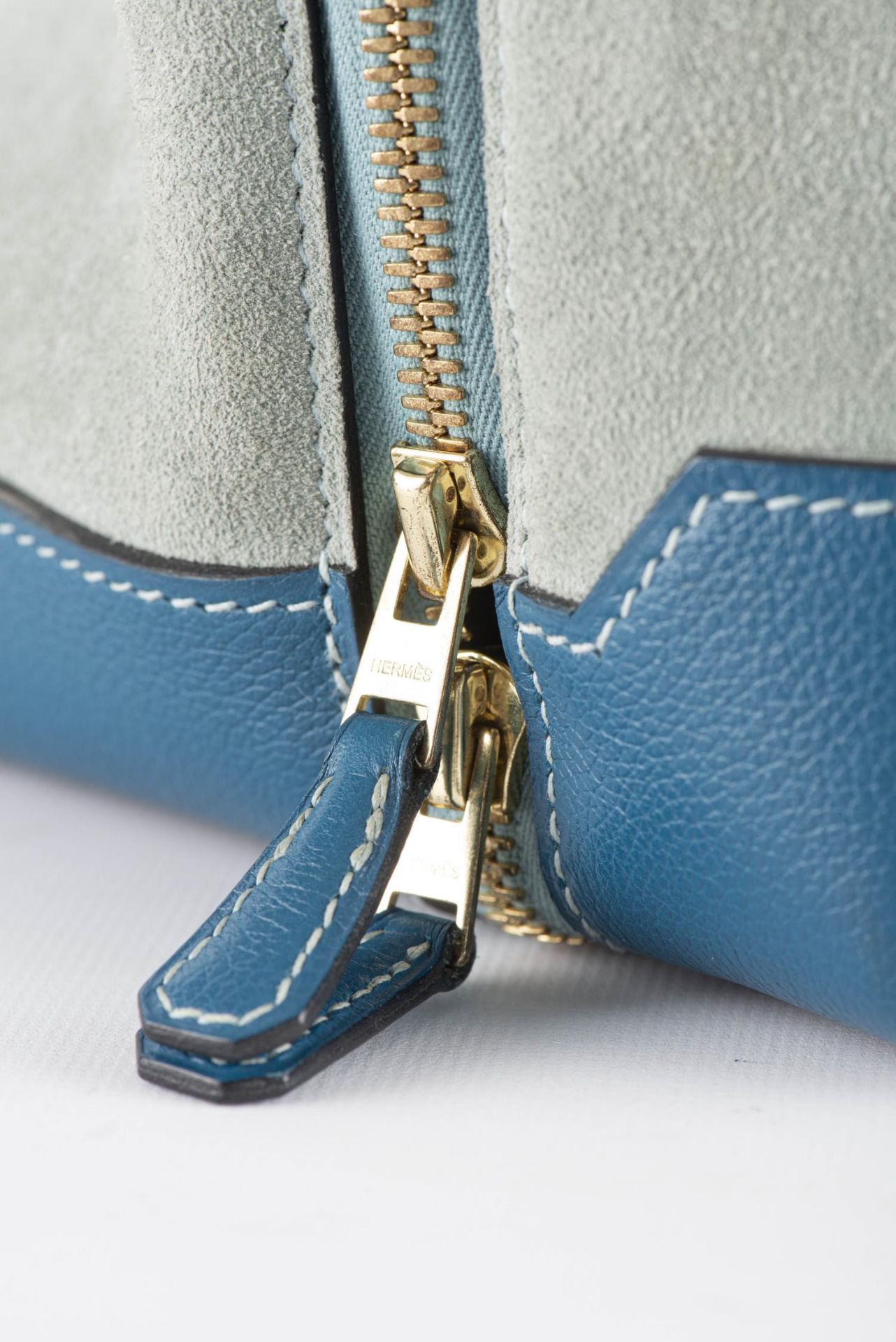 HERMES, Sac "Maxibox" en veau grizzly et evercolor, couleur bleu ciel et bleu de galice... - Image 10 of 12