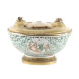 CHINE, Bol en porcelaine &amp;agrave; d&amp;eacute;cor en famille verte, Epoque Qing XVII-XVIIIe...