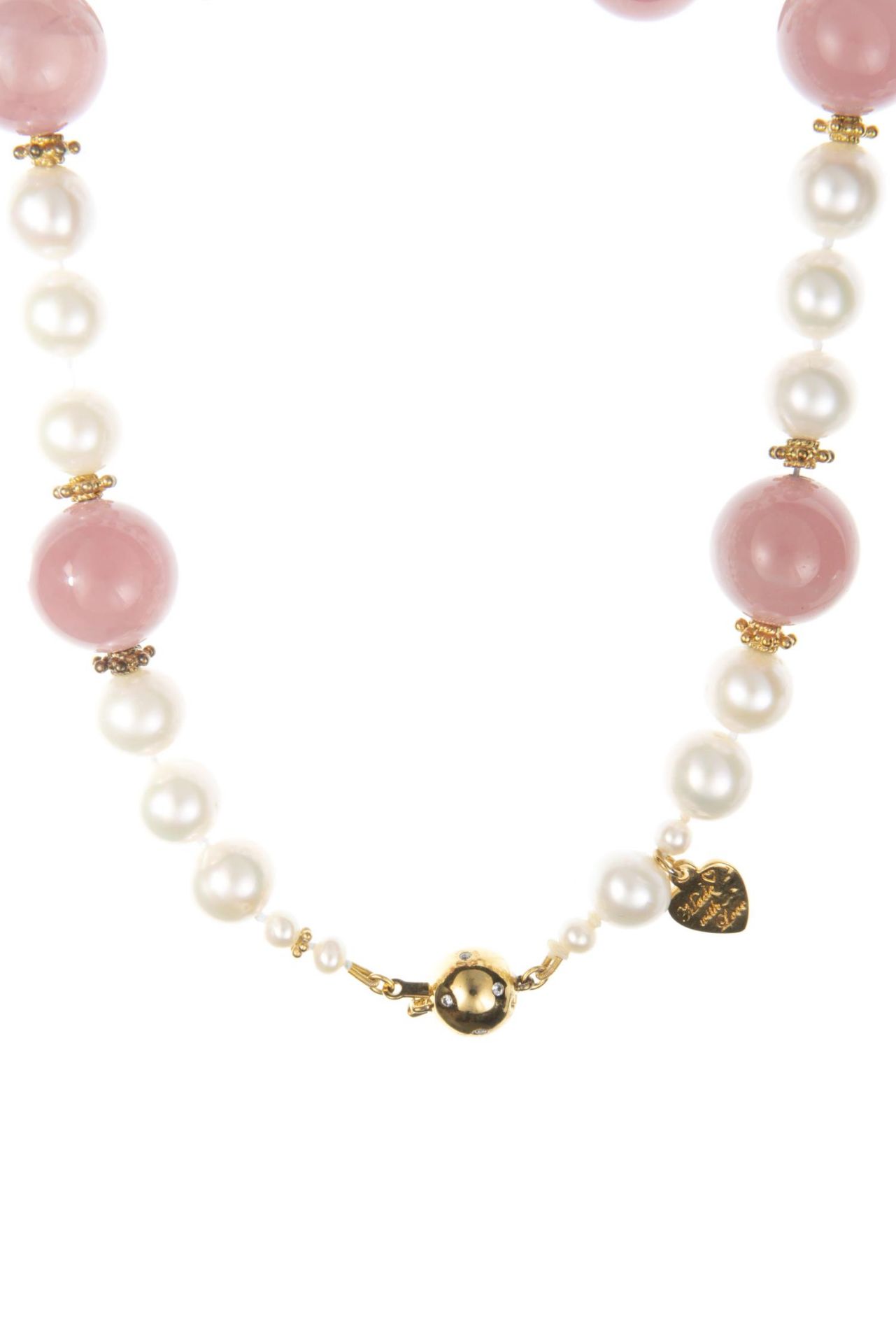 Collier de perles et quartz rose de Madagascar, sign&amp;eacute; R&amp;eacute;gine S.... - Image 2 of 3