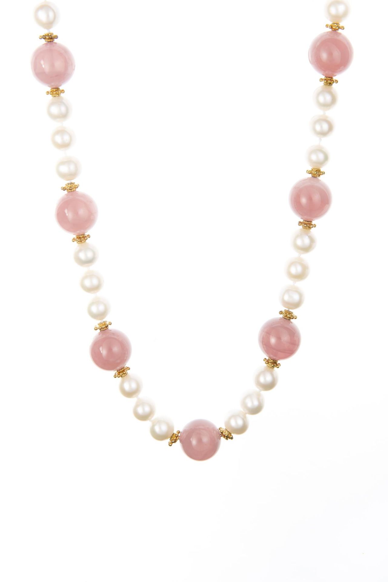 Collier de perles et quartz rose de Madagascar, sign&amp;eacute; R&amp;eacute;gine S....