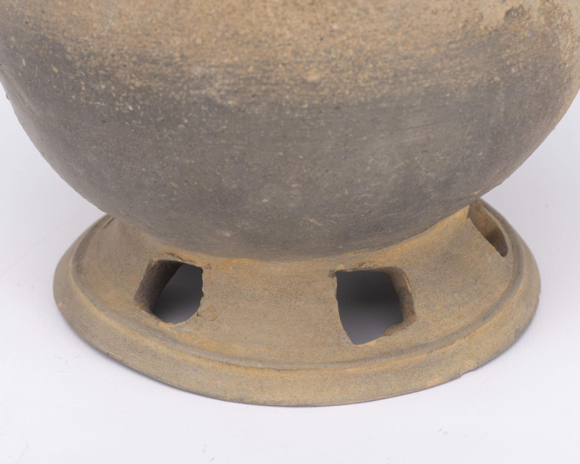 COREE, Vase boule en gr&amp;egrave;s, gla&amp;ccedil;ure &amp;agrave; l'oxyde de fer, Epoque Silla, - Image 4 of 4