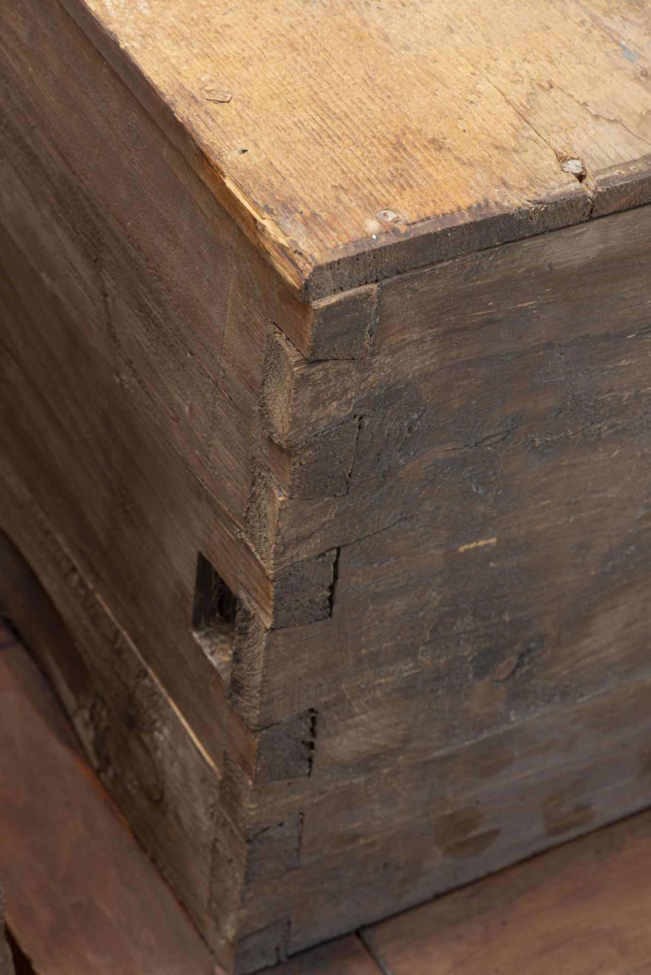 FRIBOURG, Armoire à deux portes en cerisier, pieds raves... - Image 12 of 13