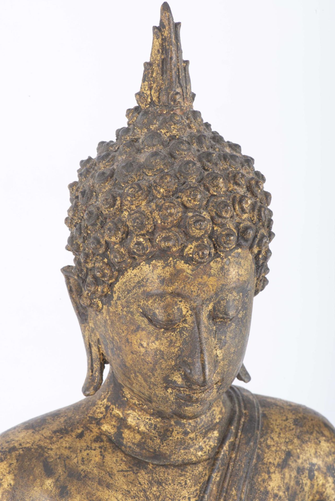 THAILANDE Bouddha de style Ayuttaya en bronze &amp;agrave; patine verte et or, XIV-XVIe... - Image 6 of 9