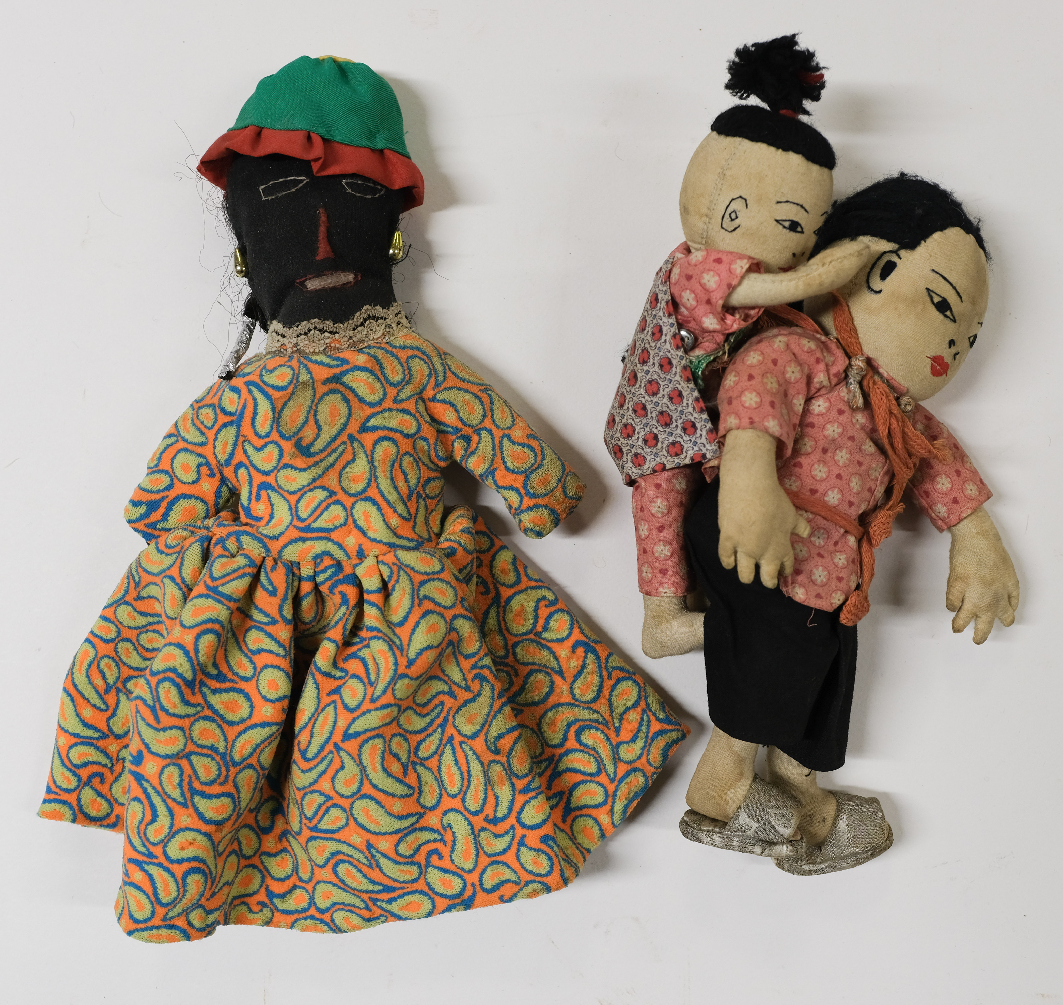 * Dolls. A primitive wooden doll on plinth, possibly South American, 19th century - Image 4 of 5