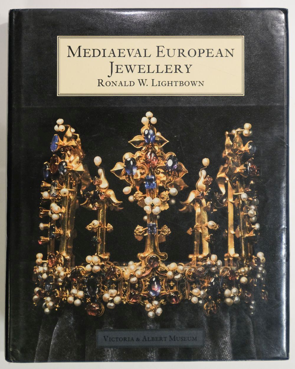 Lightbrown (Ronald W.) Mediaeval European Jewellery, 1st edition, Victoria & Museum, 1992
