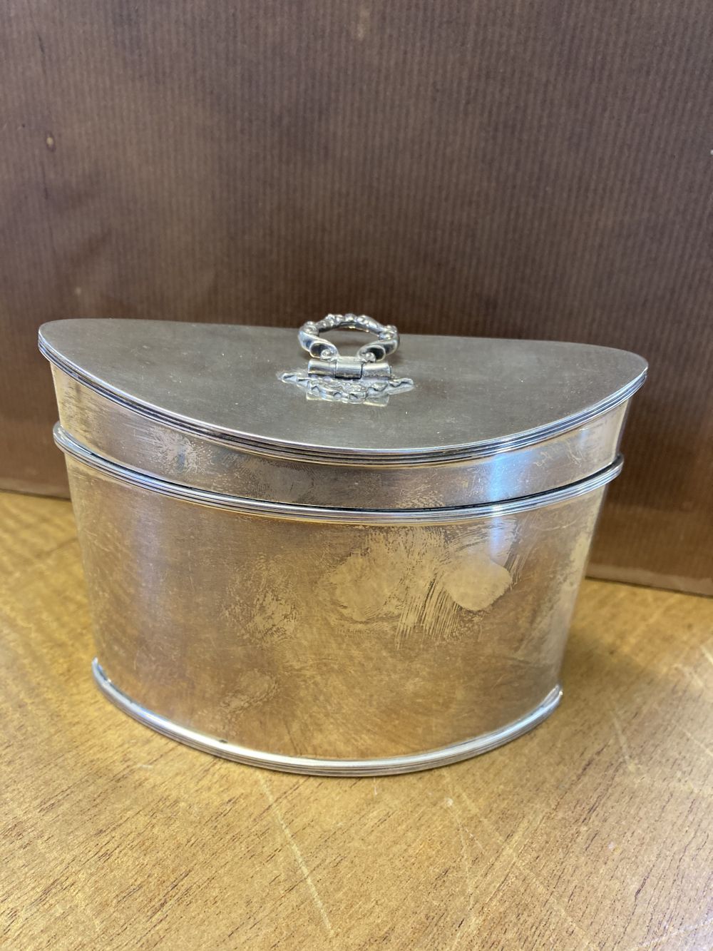 * Tea Caddy. A George V silver tea caddy by Adie Brothers, London 1924 - Image 2 of 7