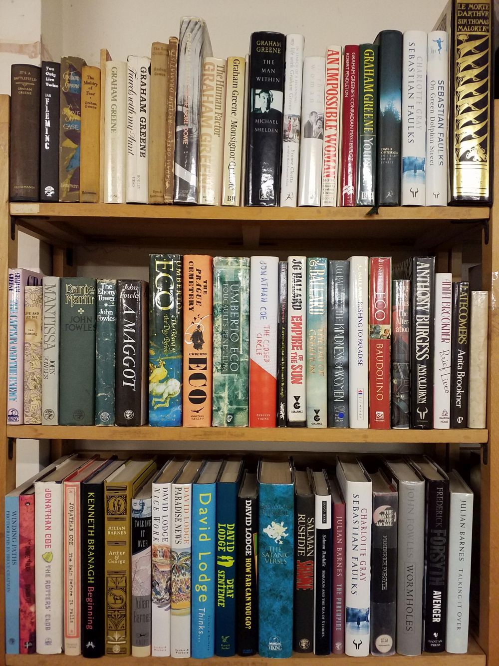 Modern Fiction. A collection of modern 1st editions & fiction