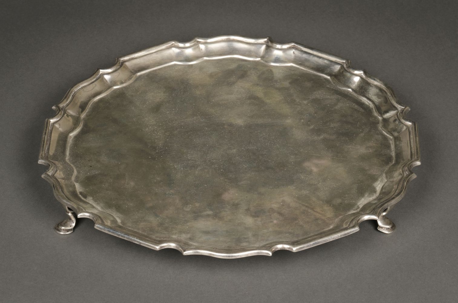 * Salver. George V silver salver by Mappin & Webb, London 1917