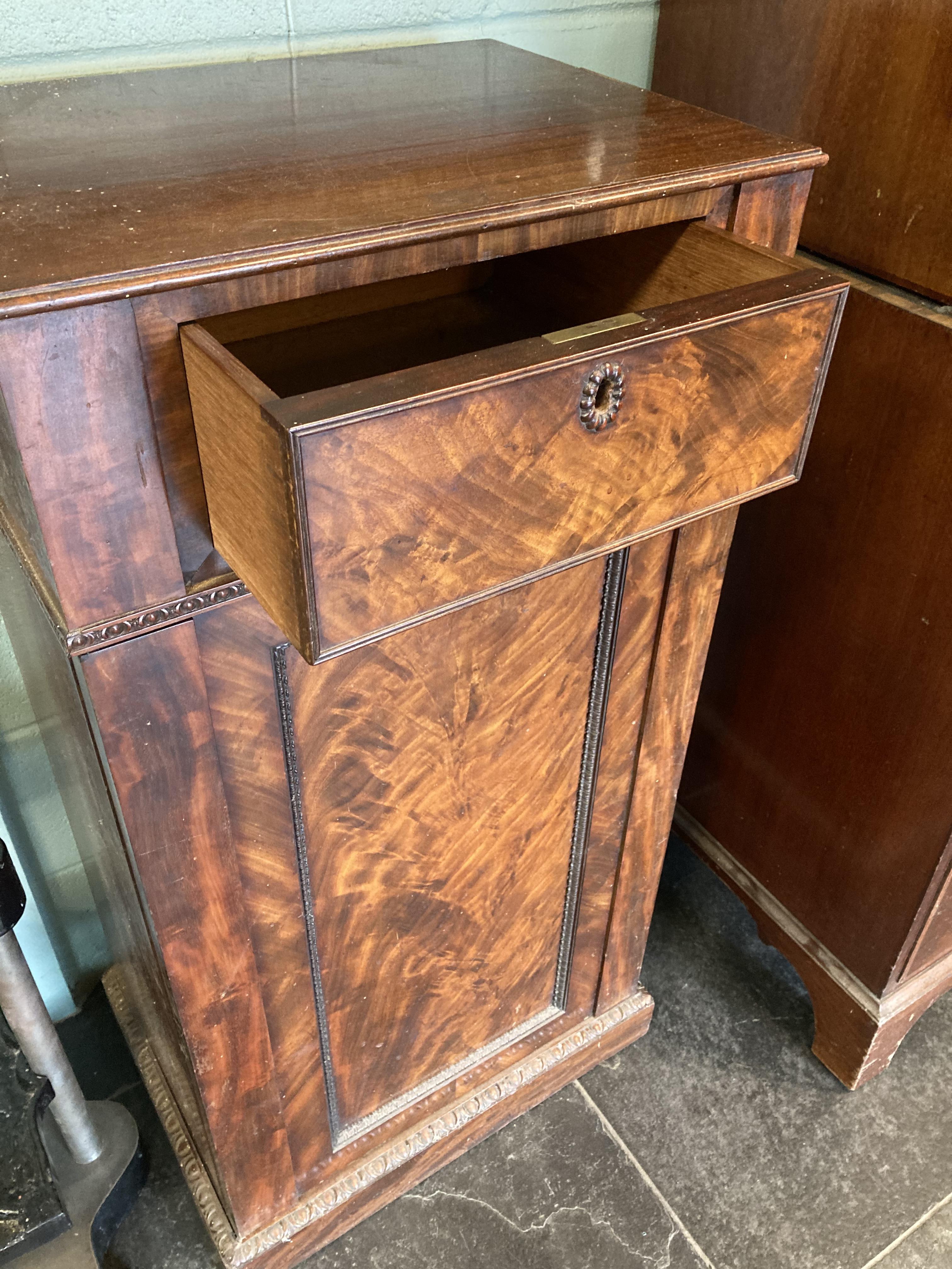 * Cabinets. Pair of William IV pedestal cabinets - Image 4 of 17