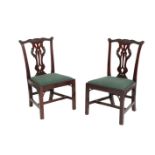 A SET OF FIVE MAHOGANY AND UPHOLSTERED DINING CHAIRS IN CHIPPENDALE STYLE,