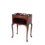 A LATE GEORGE II OR GEORGE III MAHOGANY TRAY TOP COMMODE,