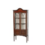 AN EDWARDIAN MAHOGANY AND GLAZED VITRINE,