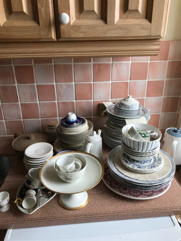 AN EXTENSIVE COLLECTION OF CERAMICS AND KITCHENALIA - Image 2 of 2