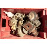 A QUANTITY OF ASSORTED GILT METAL CURTAIN RAIL FINIALS,