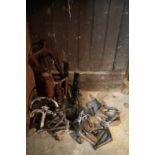 A QUANTITY OF WROUGHT AND CAST IRON STABLE FITTINGS,