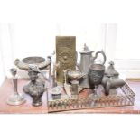 A SMALL QUANTITY OF DOMESTIC METALWARE,