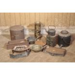 A SMALL QUANTITY OF DOMESTIC METALWARE,