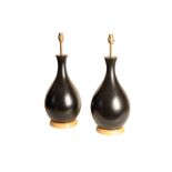 A PAIR OF TURNED AND EBONISED WOOD URN TABLE LAMPS,