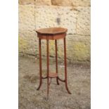 AN EDWARDIAN MAHOGANY AND LINE INLAID VASE TABLE,