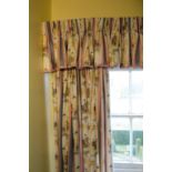 A PAIR OF PRINTED COTTON CURTAINS, WITH PELMET EN-SUITE,