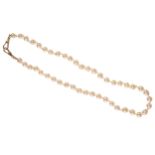 A BAROQUE PEARL NECKLACE