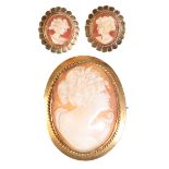 A CAMEO SHELL BROOCH / PENDANT SET IN 9CT GOLD,