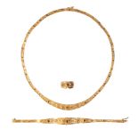 18CT GOLD YELLOW GOLD GRECIAN NECKLACE RING AND BRACELET SUITE
