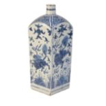 A CHINESE BLUE AND WHITE BOTTLE VASE,