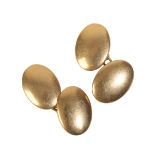 A PAIR OF 18CT GOLD GENTLEMAN'S OVAL CUFFLINKS