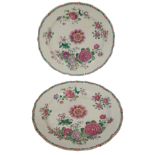 A PAIR OF CHINESE FAMILLE ROSE DISHES