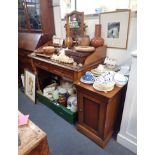 A REPRODUCTION VICTORIAN STYLE DRESSING TABLE