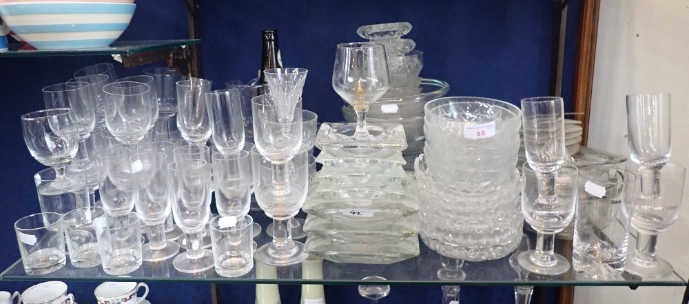 A QUANTITY OF GLASSWARE