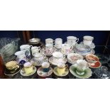A COLLECTION OF DECORATIVE CUPS, SAUCERS AND PLATES