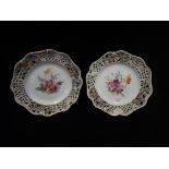 A PAIR OF CONTINENTAL PORCELAIN CABINET PLATES