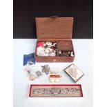 A BROWN JEWELLERY BOX CONTAINING COSTUME JEWELLERY