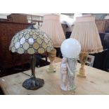 A REPRODUCTION 'TIFFANY' STYLE TABLE LAMP