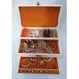 A COLLECTION OF COSTUME JEWELLEY