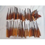 A LARGE COLLECTION OF WOODWORKING CARVING CHISELS