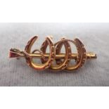 A 9K GOLD RIDING OR HUNTING BROOCH
