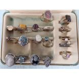 A COLLECTION OF 18 DRESS RINGS
